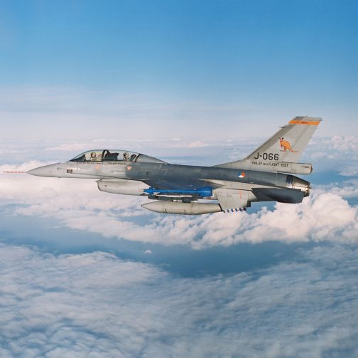 F-16 testvliegtuig in de lucht