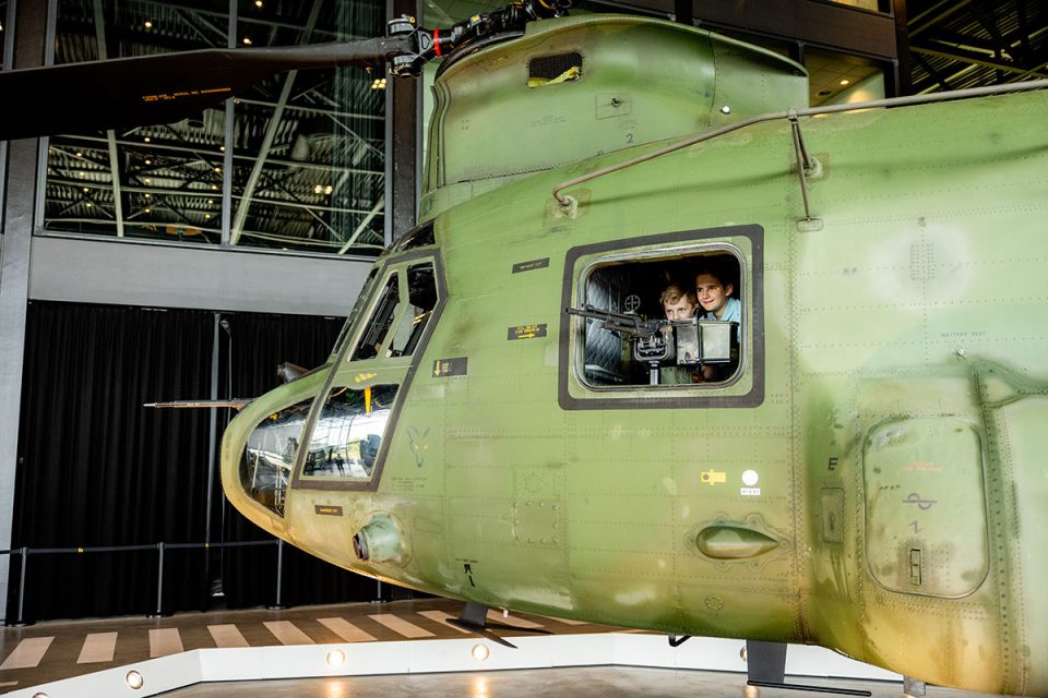Neem een kijkje in de Chinook.